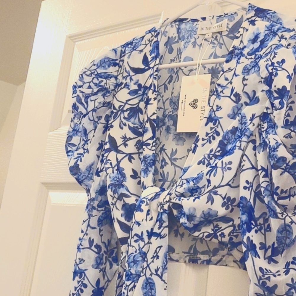 Blue Floral Wrap Top - Lorna Luxe x In the Style - Picture 7 of 7